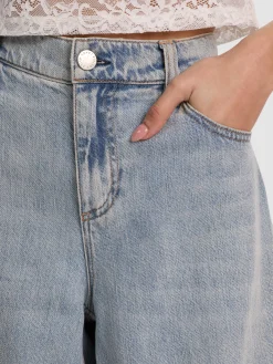 AMAZING JEAN