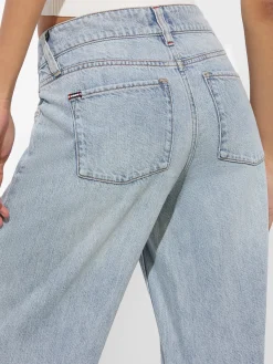 AMAZING JEAN