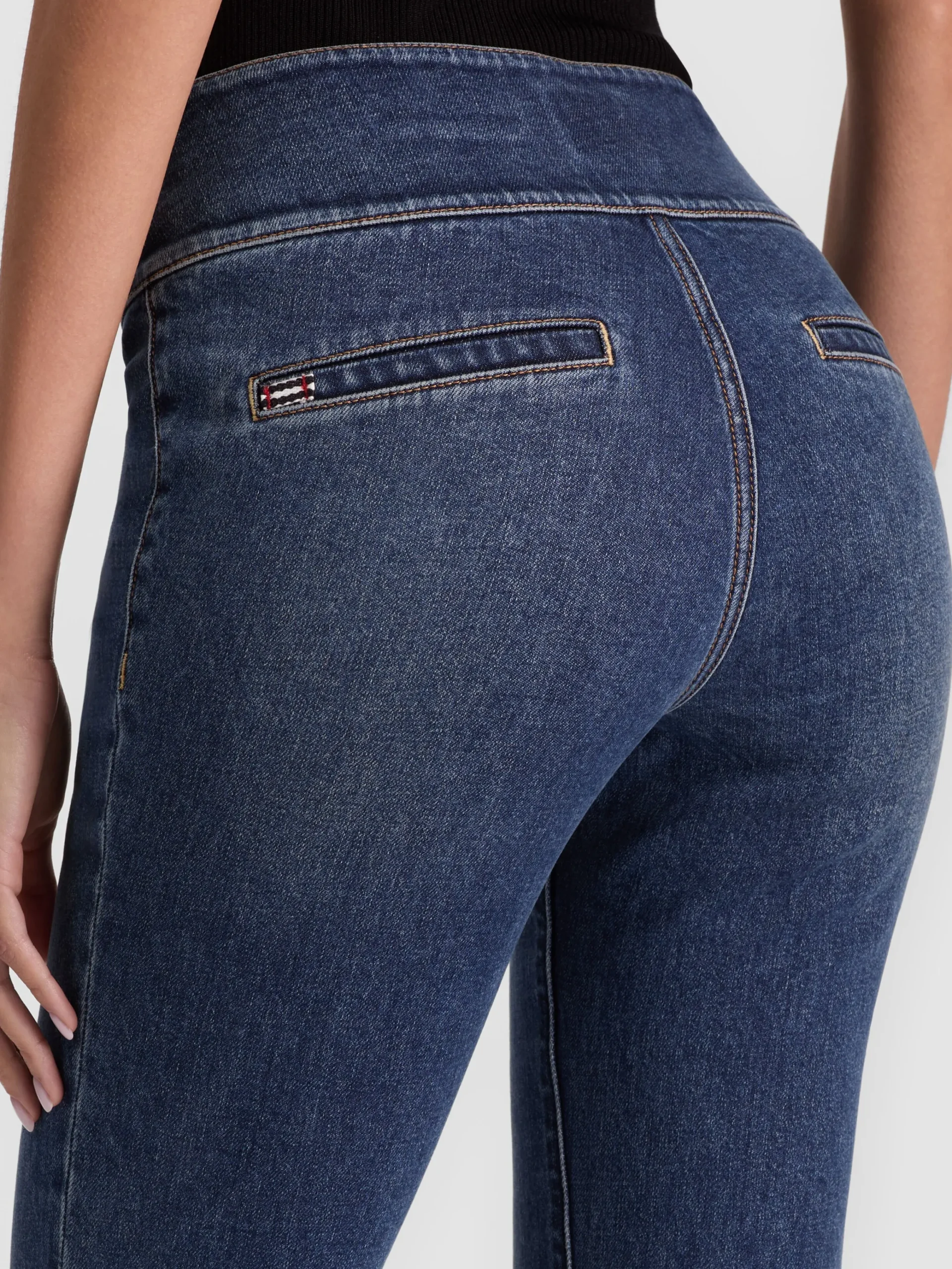 HOT JEAN