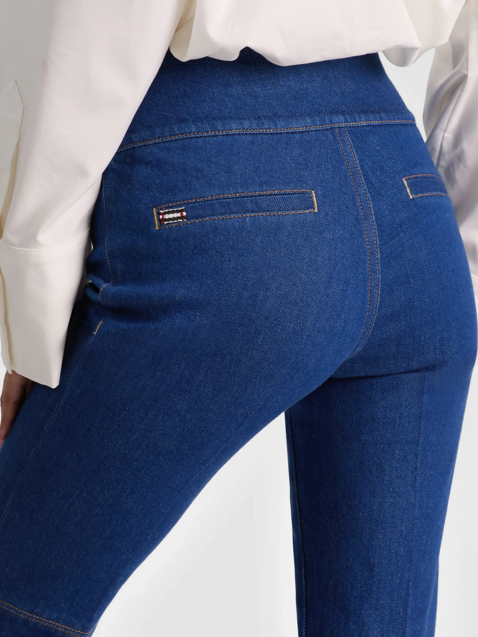 HOT JEAN