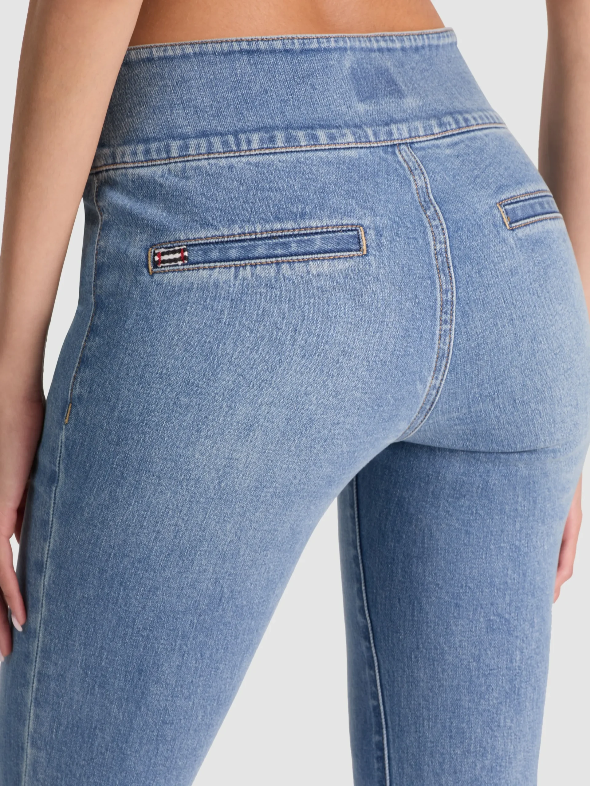HOT JEAN