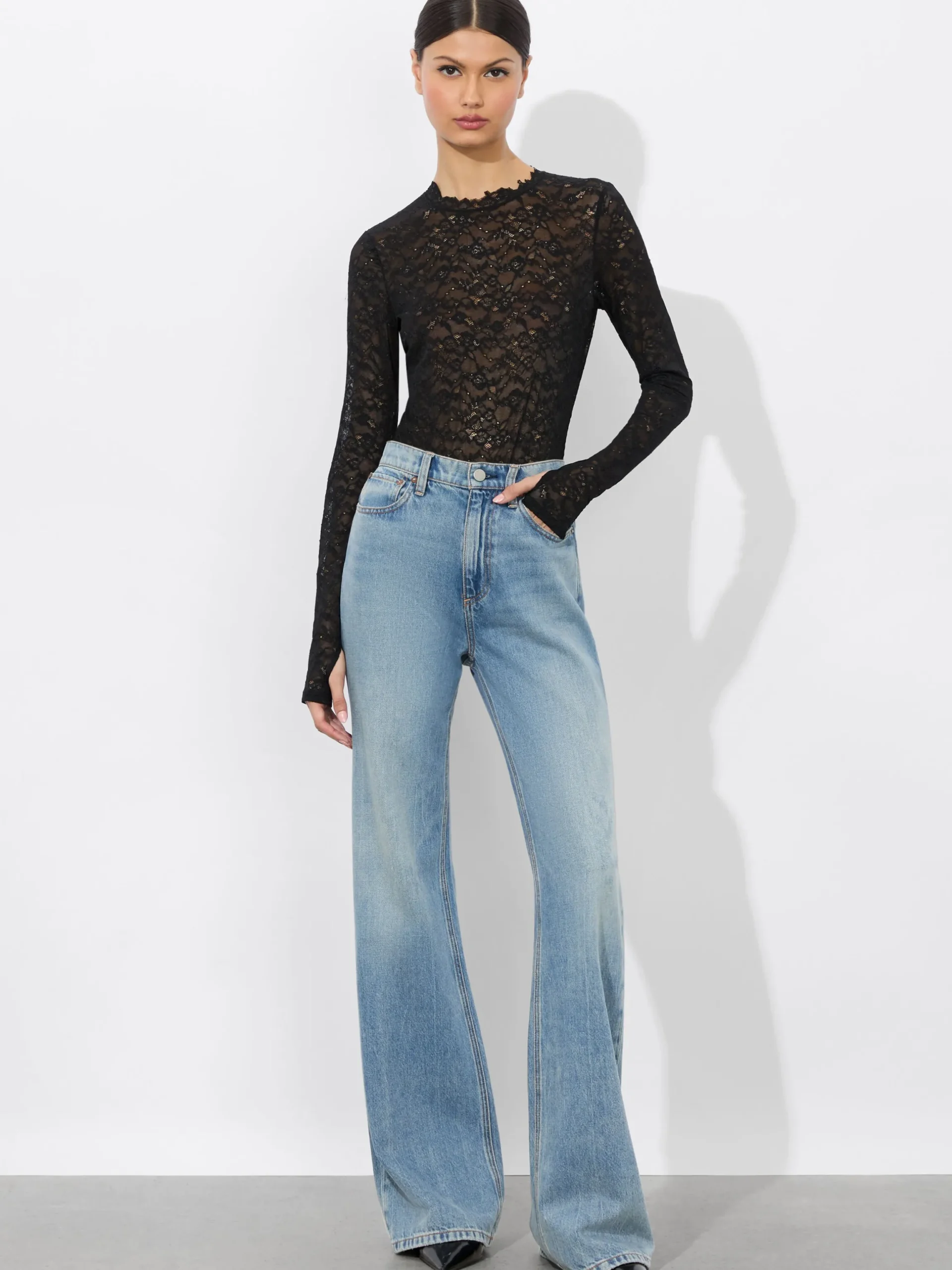 TAEYN LACE BODYSUIT